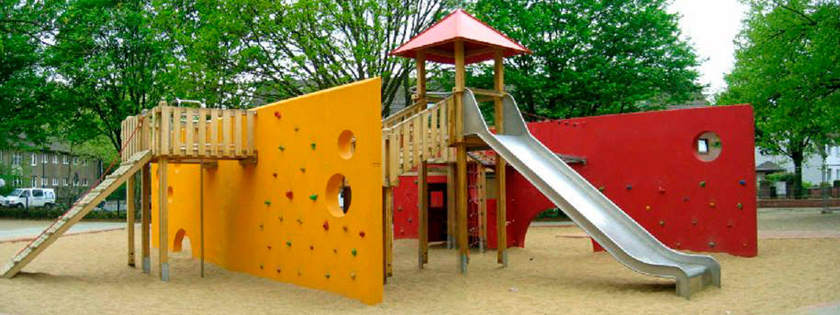 Kletterwand Holes
